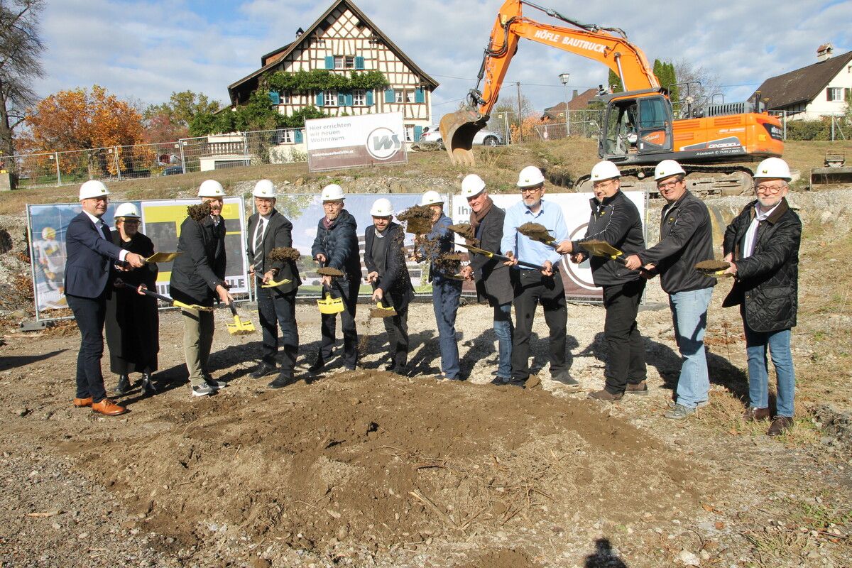 Der Spatenstich für das 28-Millionen-Bauprojekt ist gefallen. Neben dem Landeskrankenhaus Feldkirch entstehen vier neue Gebäude.wohnbauselbsthilfe