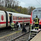 Unfall zwischen ICE und Regionalzug