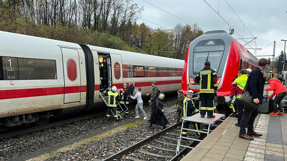 Nach ersten Angaben wurden sieben Menschen leicht verletzt. dpa