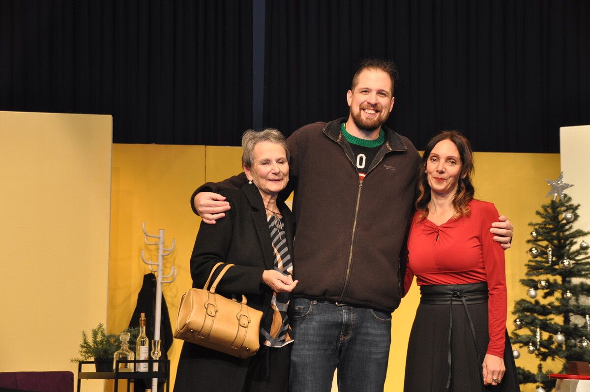 Natalie (Judith Prenn), Bernd (Fabian Grundner) und Ulla (Brigitte Kaufmann) (v.l.).