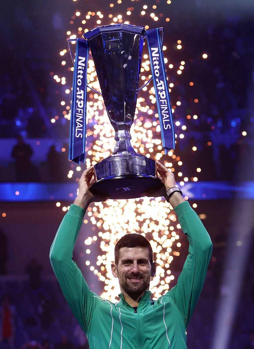 Novak Djokovic feiert seinen Sieg gegen Sinner bei den ATP Finals.Reuters