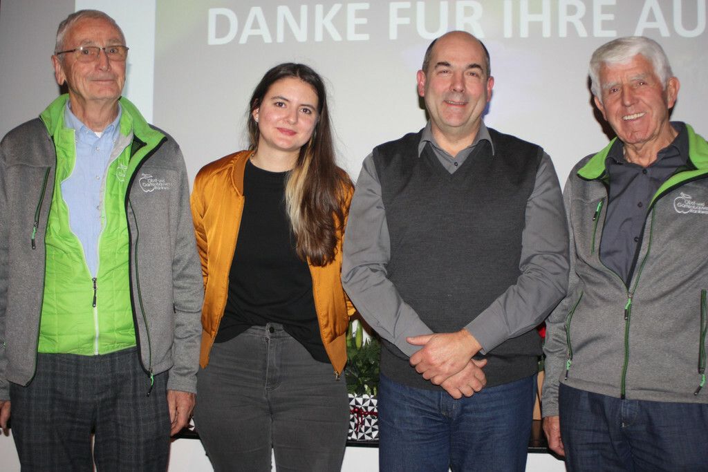 Obst- und Gartenbauverein Rankweil Obmann Karlheinz Fritsche mit Kathrin Ehrenbrandtner, GR Alejandro Schwaszta und Rudi Waibel bei „Rankweil blüht“. VN/TK (2)