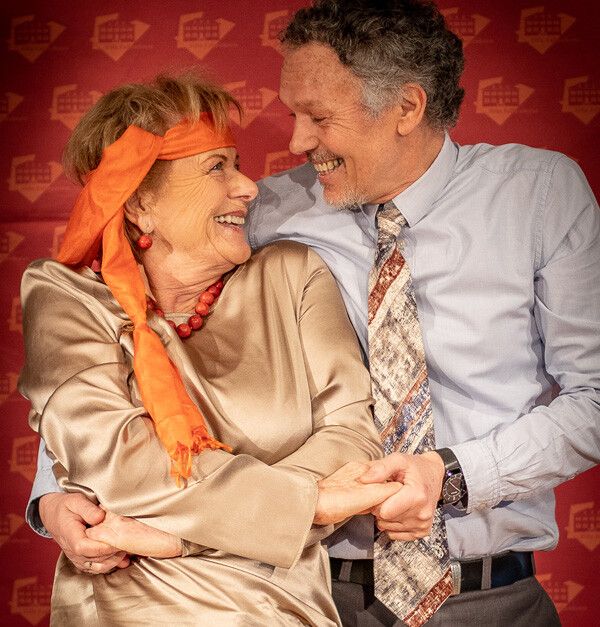 Renate Neve und Karl Johann Müller spielen ein demenzkrankes Ehepaar.loek neve