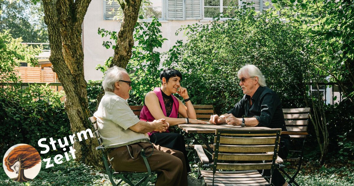 Sabina Hank und Michael Köhlmeier erzählen die Geschichte von Jura Soyfer, als special Guests agieren Tini Kainrath (nicht im Bild) und Reinhold Bilgeri.SOm/Jüdisches Museum Hohenems