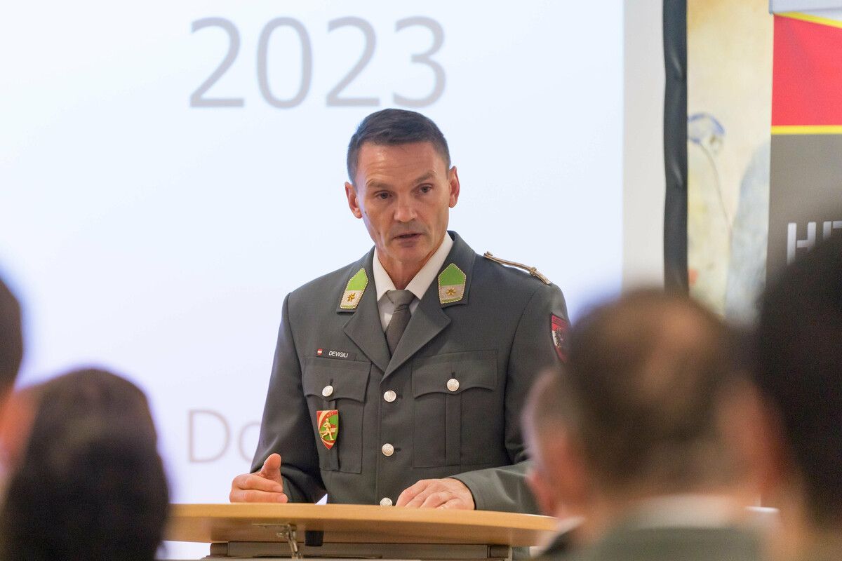 Seit 2000 HLSZ-9-Kommandant: Vizeleutnant Daniel Devigili.Stiplovsek