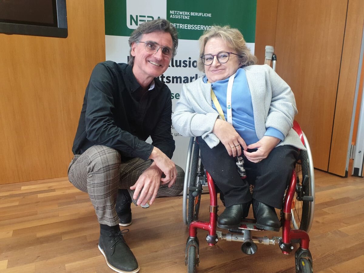Stefan Knall mit ÖZIV-Vertreterin Karin Stöckler, die ebenfalls am Sensibilisierungs-Workshop Interesse zeigte.