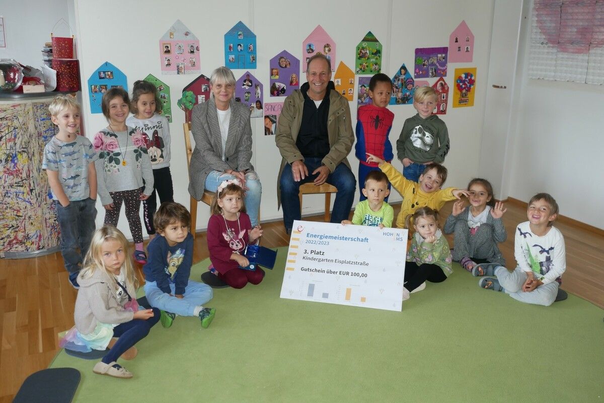 Stolz sind die Kinder auf ihren Energiespar-Erfolg, wie hier beim Kindergarten Eisplatzstraße.Stadt