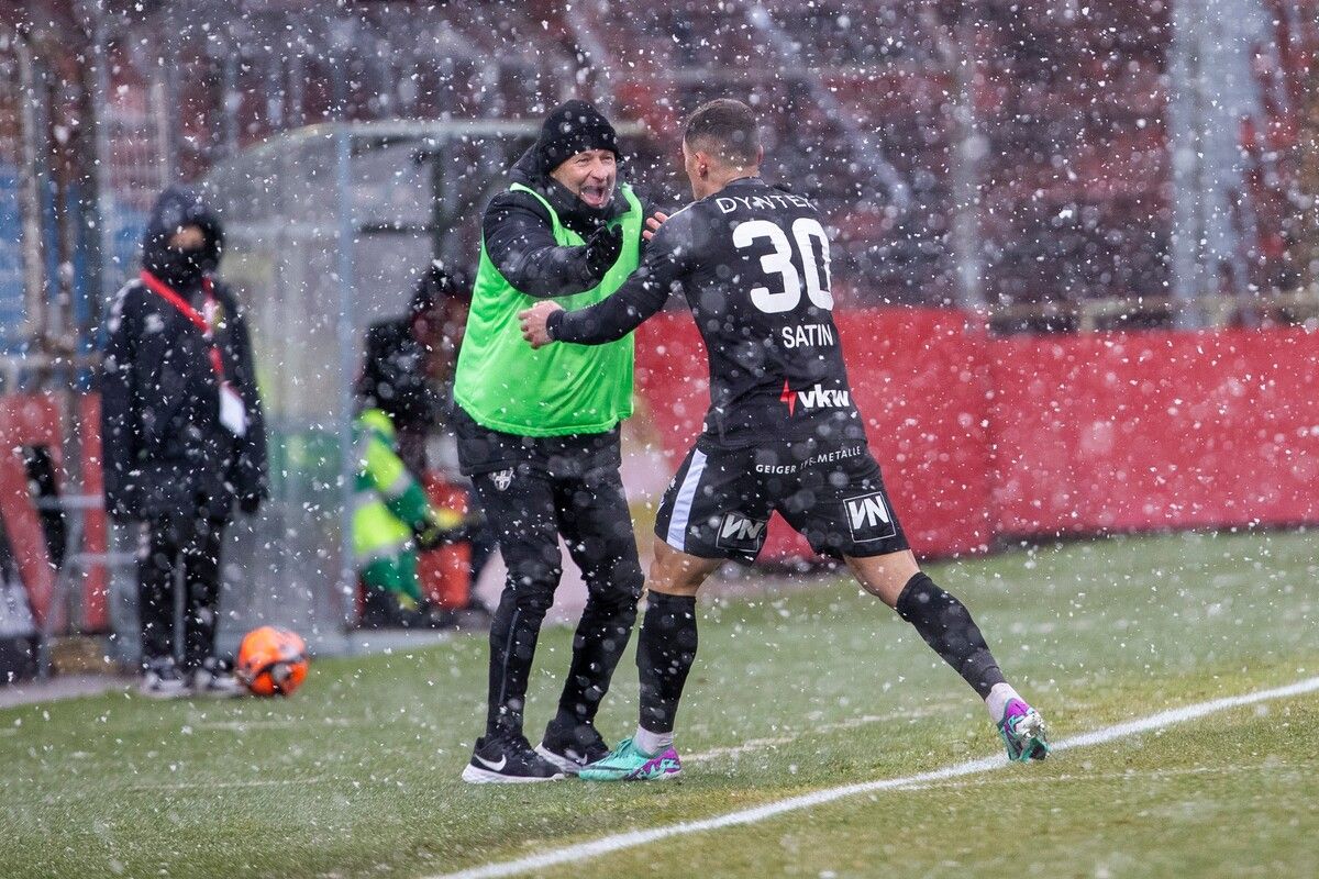 SWB-Coach Andreas Heraf und Murat Satin jubeln über das 1:0.gepa