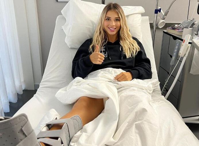 Trotz zweier Eingriffe ist Altach-Spielerin Eleni Rittmann schon wieder guter Dinge.VN
