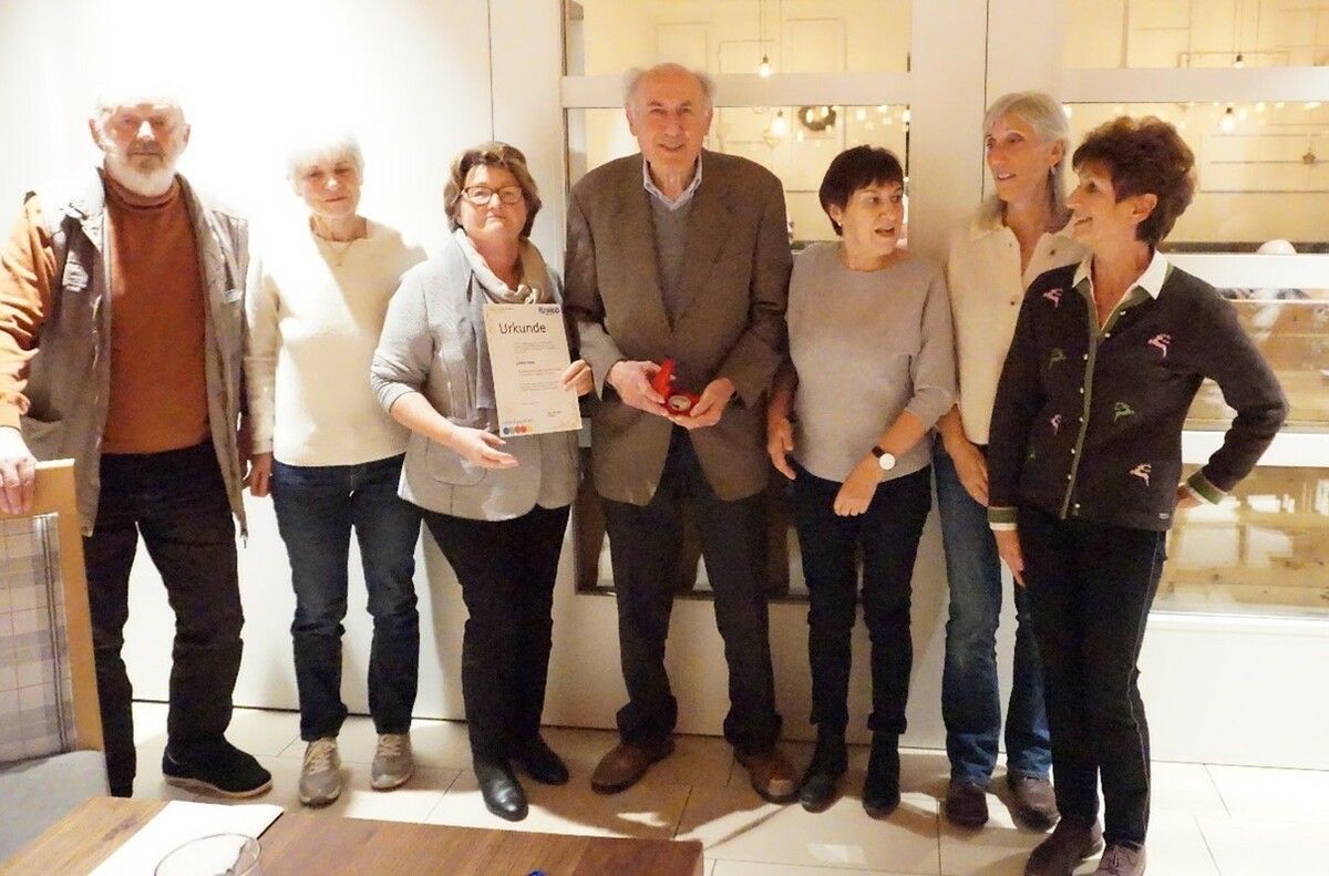 V.l.: Neuer Obmann Reinhard Ströhle, Christa Sutterlüti, Sylvia Jagschitz, Ehrenobmann Lothar Beer, Annelie Gmeiner, Sabine Diepenbrock und Christine Valentinotti. KAC