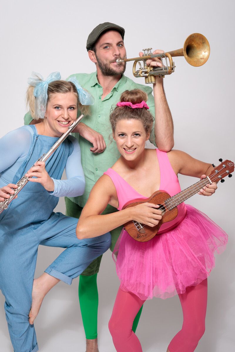 Vokalina, Ballerina und Pfiffikus stimmen auf den Advent ein.aelxander müller