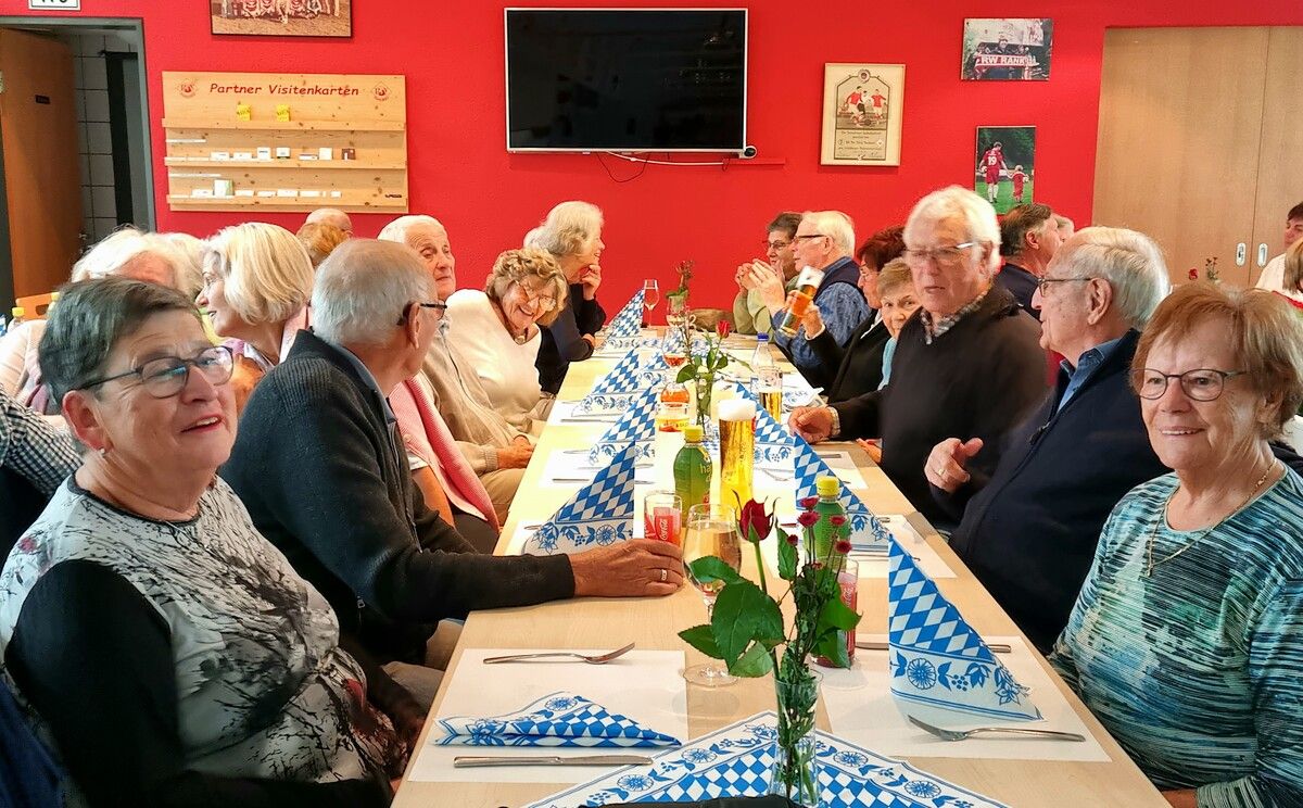 Zünftiges Oktoberfest mit der Seniorenrunde Rankweil: Musik, Leckereien und gute Stimmung!Seniorenrunde Rankweil VORARLBERG 50 plus