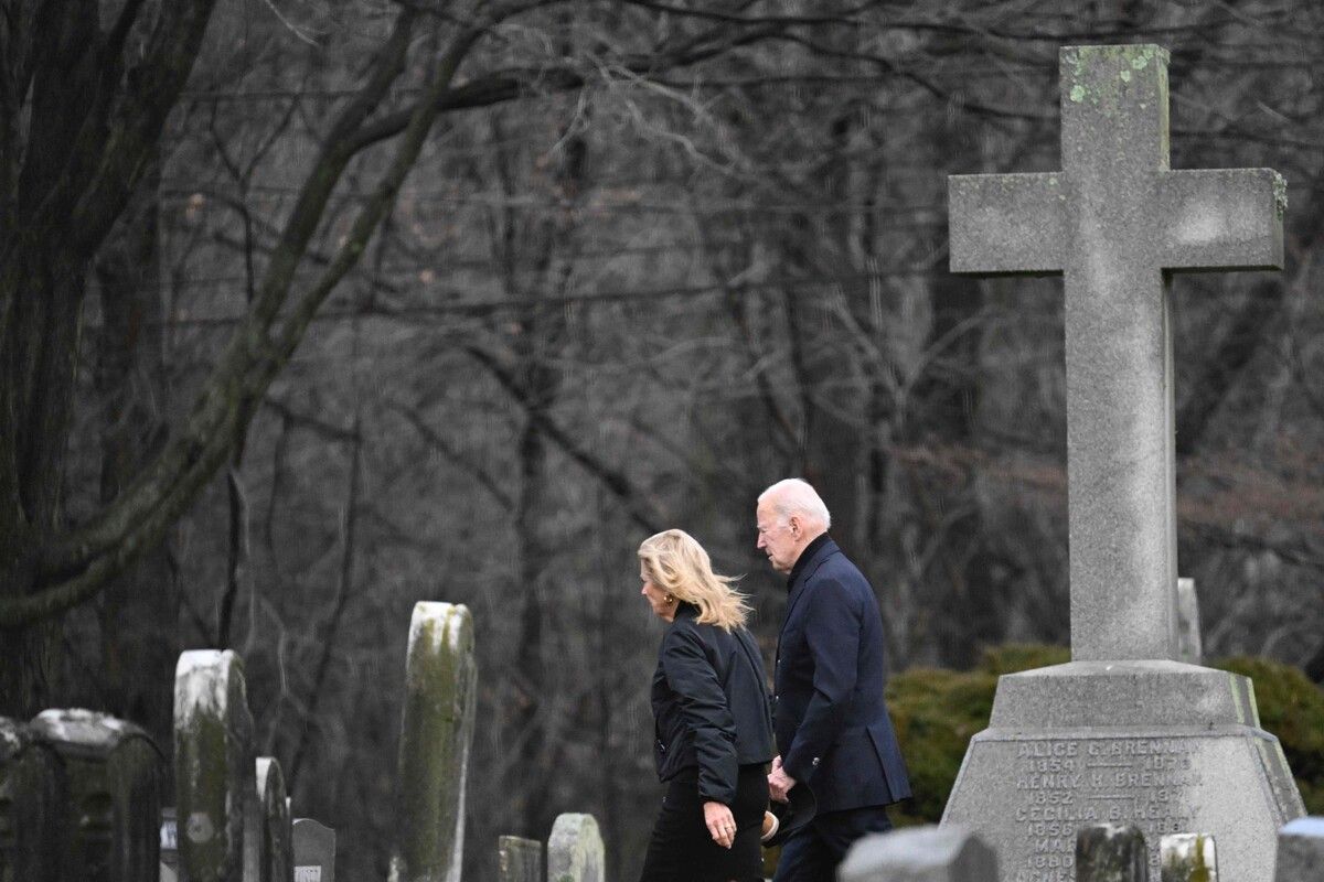 Am 50. Jahrestages des Todes der ersten Frau und einer Baby-Tochter von Joe Biden besuchte der US-Präsident gemeinsam mit der First Lady, Jill Biden, die Kirche in seinem Heimatort. AFP