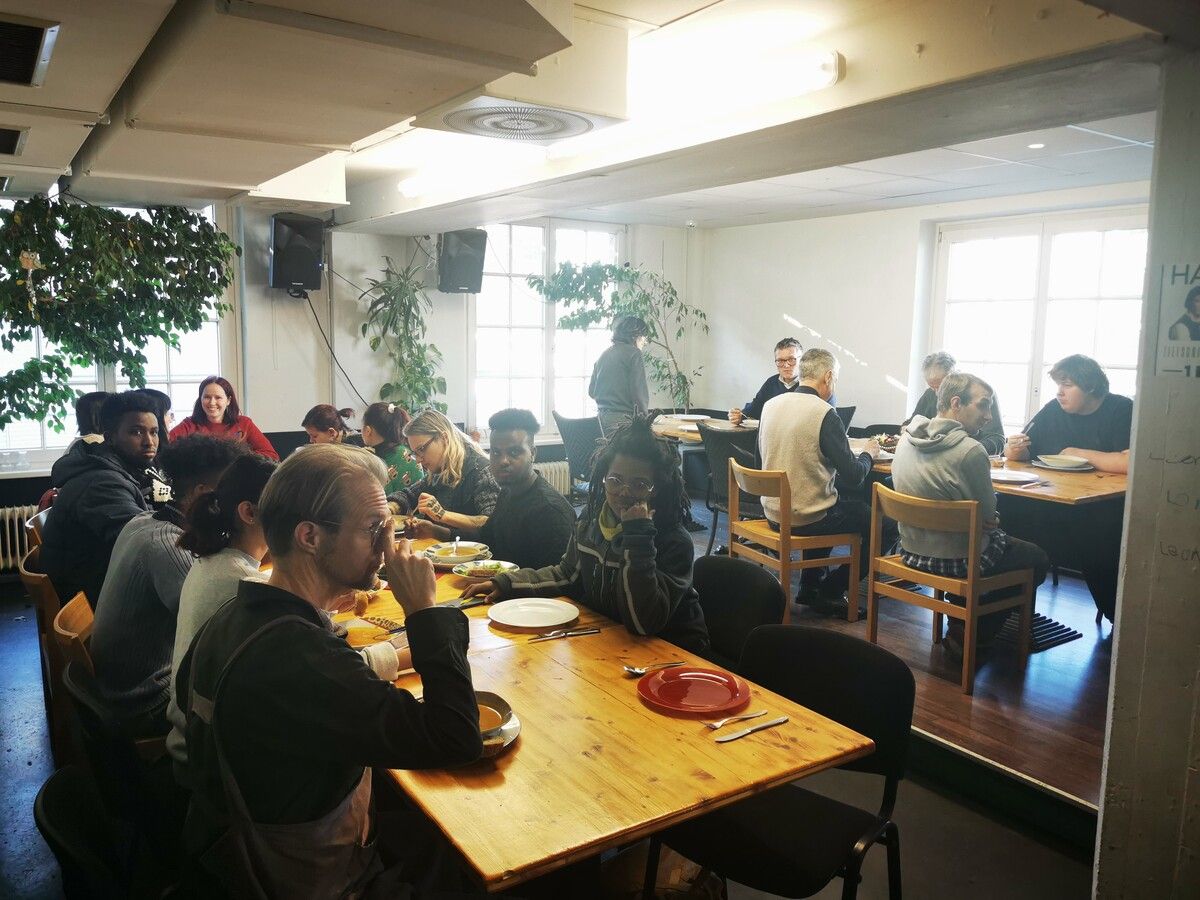Am Freitag, den 15. Dezember, fand der erste „Rotarische Tisch“ im Jugendcafé Vismut in Dornbirn statt.OJAD