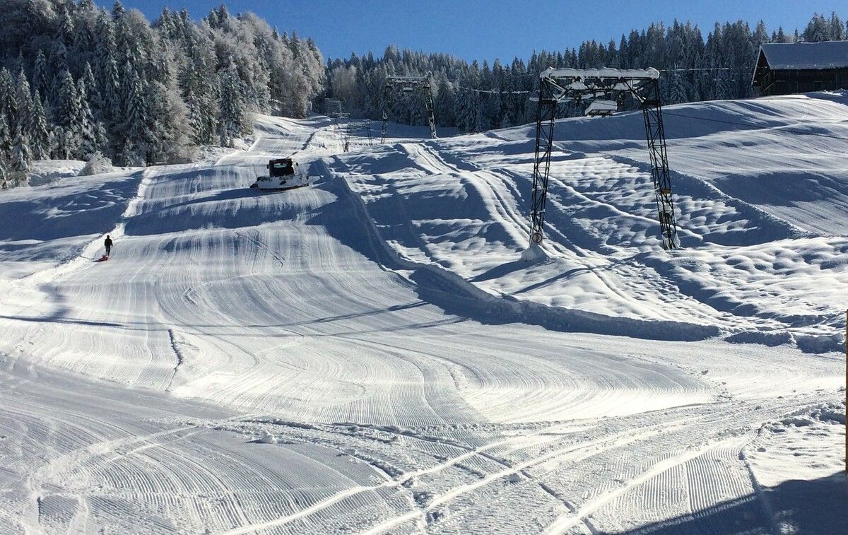 Am Krähenberg in Sibratsgfäll gehen am kommenden Wochenende die Lifte bei besten Bedingungen in Betrieb. ME (2)