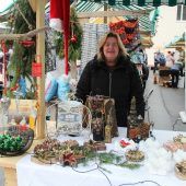 Weihnachtsmarkt mit Kunsthandwerk