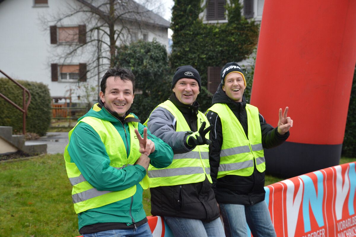 Auch beim Jubiläumslauf wird Enrico Pfister (links) als Helfer im Einsatz sein. VN