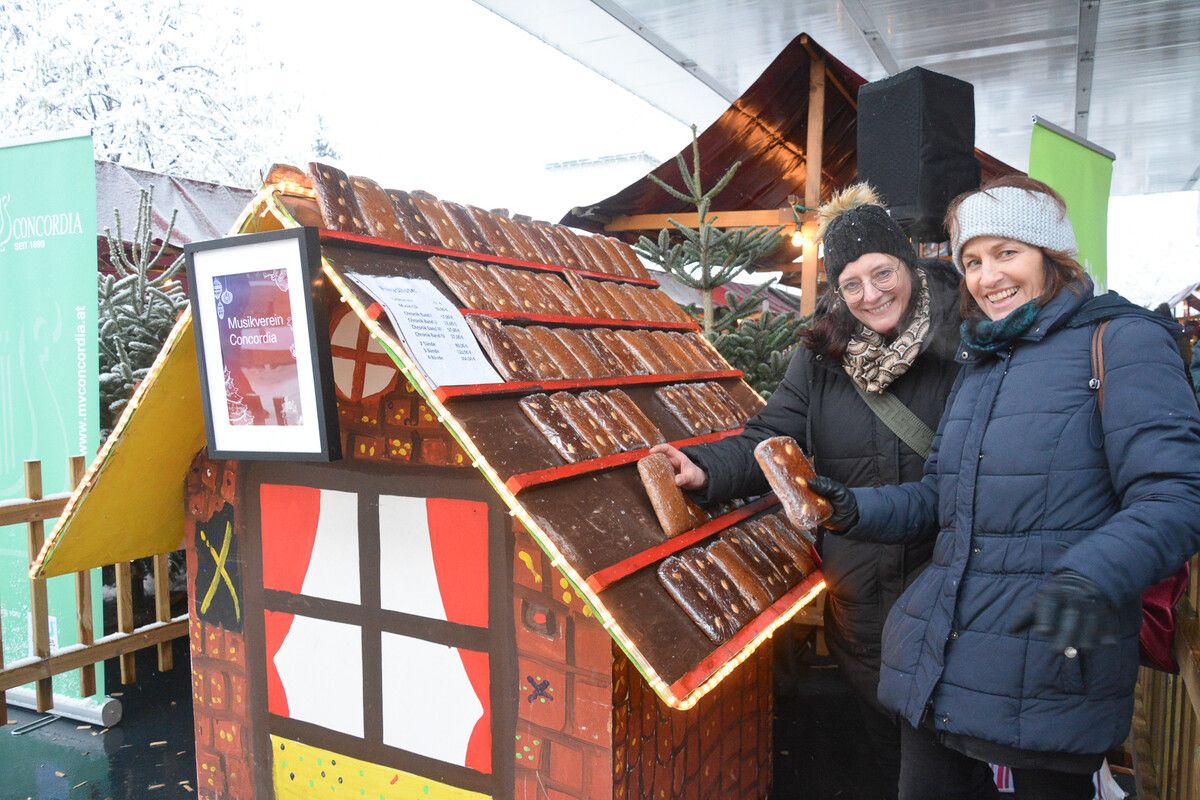 Auch das bekannte Lebkuchenhaus war dieses Jahr auf dem Markt vertreten. bvs (3)