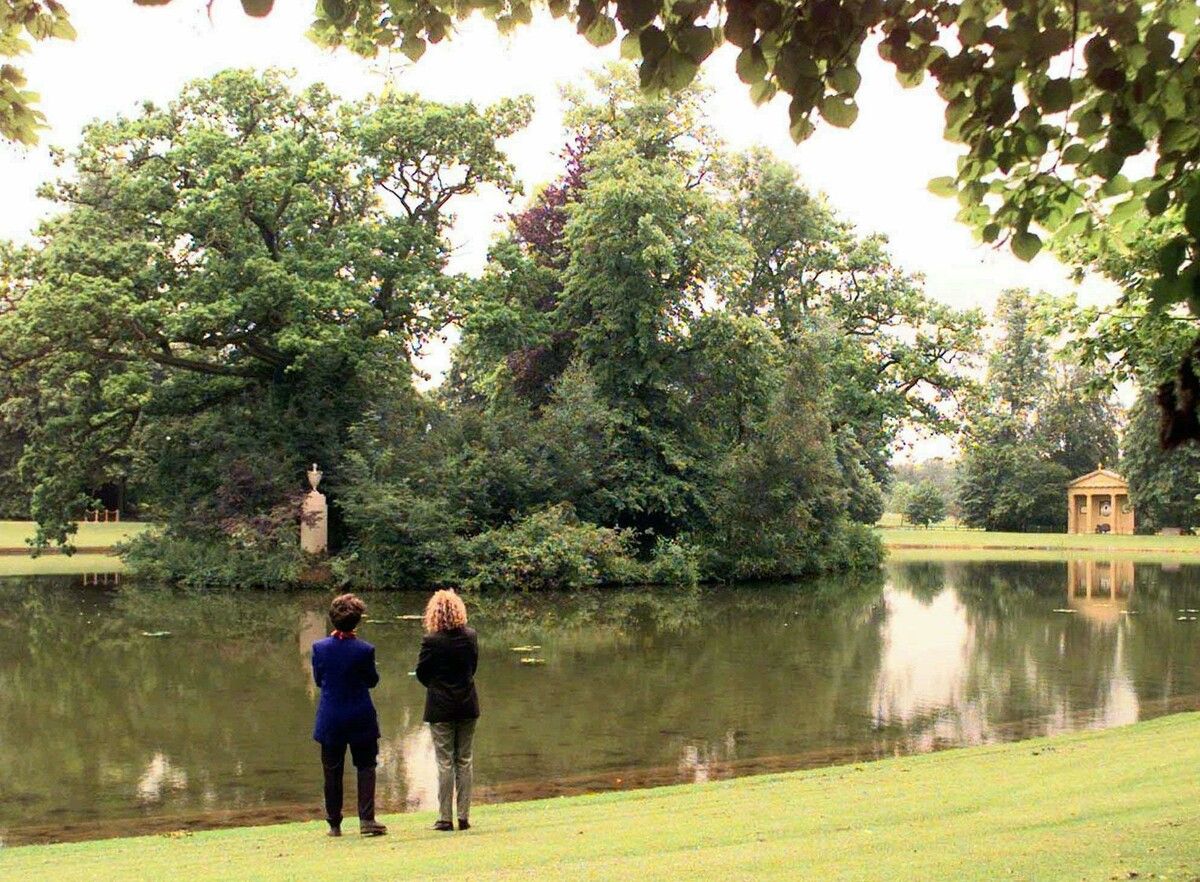 Auf der kleinen Insel im See von Althorp ist die Grabstätte von Prinzessin Diana. ap