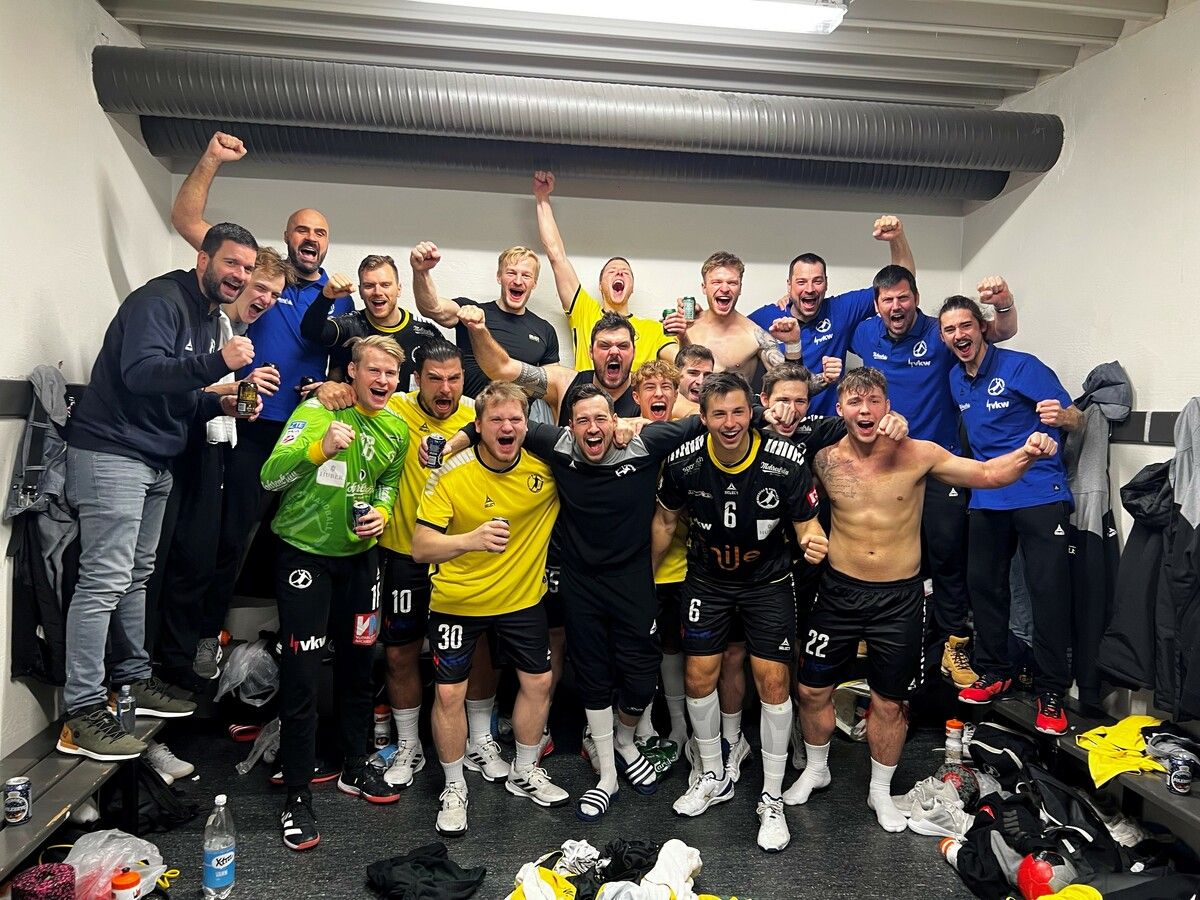 Ausgelassene Kabinenparty der Europacuphelden nach dem Einzug ins Achtelfinale des EHF European Cups. Sturm/Paul Fotografie