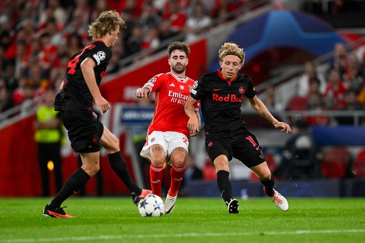 Benfica-Kapitän Rafa Silva und Salzburgs Mads Bidstrup werden sich im Mittelfeld ein Duell liefern. Apa