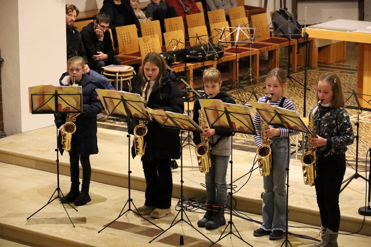 Berührende Darbietungen junger Musiker stimmten die Besucherinnen und Besucher auf die Festtage ein.