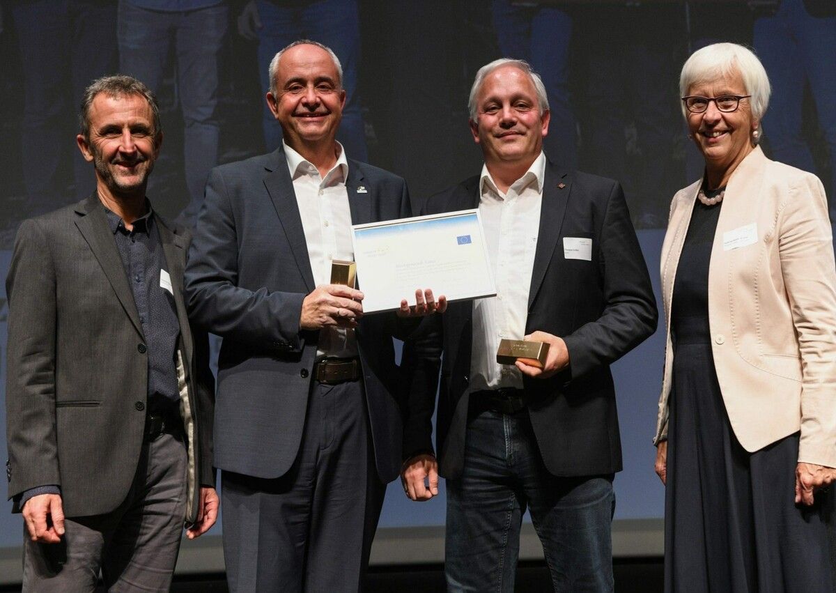 Bürgermeister Manfred Böhmwalder und e5-Teamleiter Thomas Ender konnten erneut den European Energy Award in Gold entgegennehmen. MG Götzis