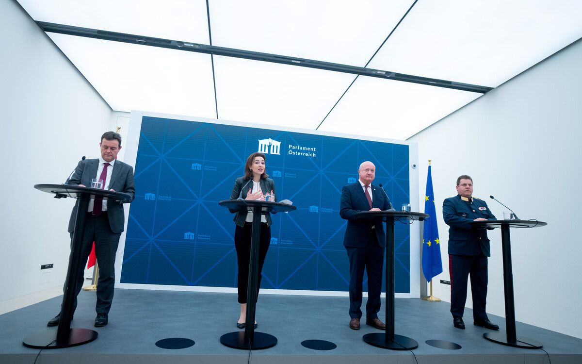 Christian Stocker (r.) ist gerade nicht gut auf Alma Zadić (l.) zu sprechen.APA