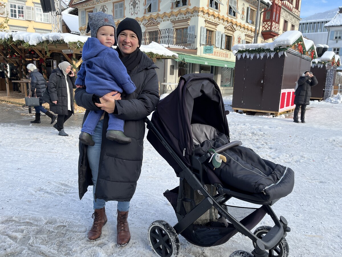 Dagmar ist mit ihrem Ferdinand in der Dornbirner Innenstadt unterwegs. Vn/Plesch (2)
