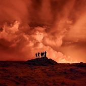 Vulkan in Island spuckt Lavafontänen