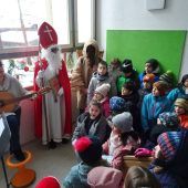 Nikolaus zu Gast an der Volksschule Leopold