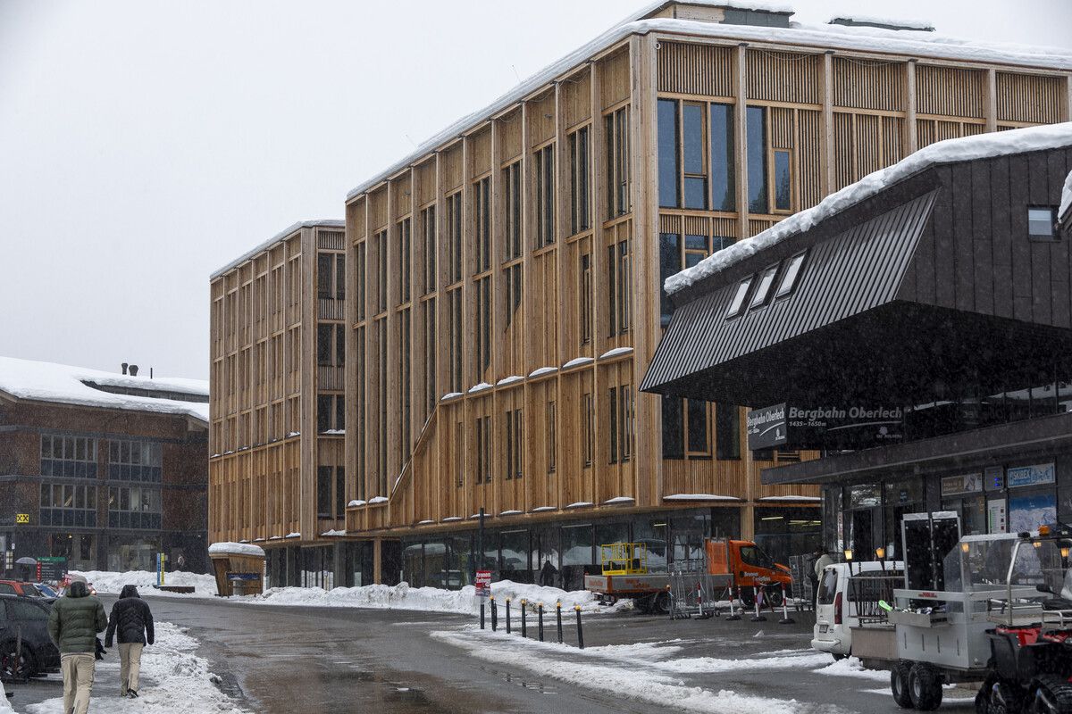 Das neue Gemeindezentrum Lechs läuft nun unter den Namen Dorfhus (links) und Lechwelten. VN/Paulitsch