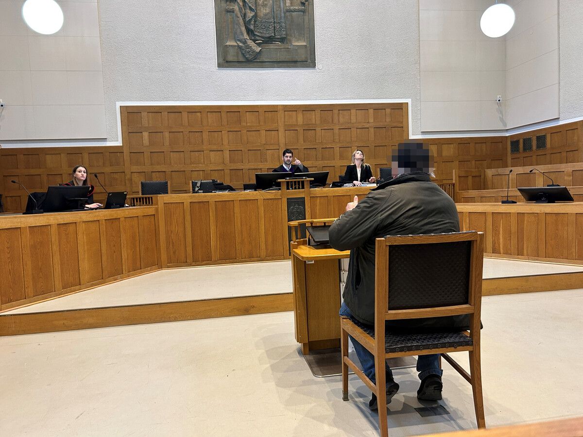 Der Angeklagte vor Richter Mitteregger: „Hatte einen epileptischen Anfall.“ VN/GS