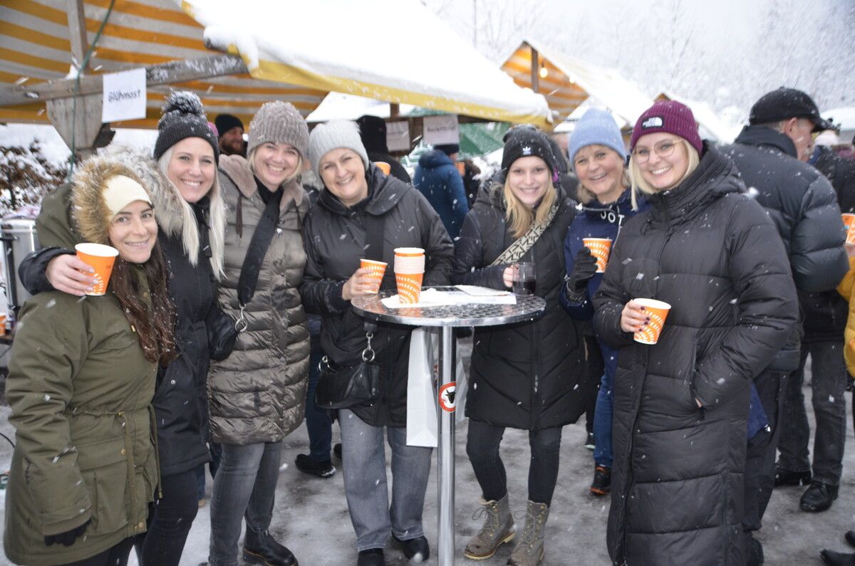 Der Brazer Weihnachtsmarkt lockte viele Besucher zum Hotel Traube.dob