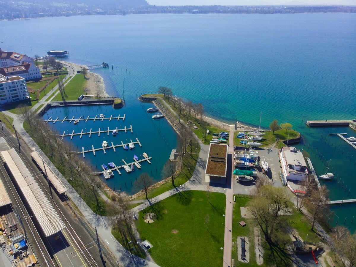 Der Hafen von Lochau soll sich verändern. Die alte Fähre könnte zumindest teilweise erhalten bleiben. VN