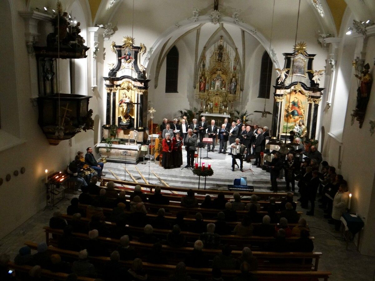 Der Männerchor Nenzing lädt zur feierlichen Adventstunde in die Pfarrkirche ein.peter moser