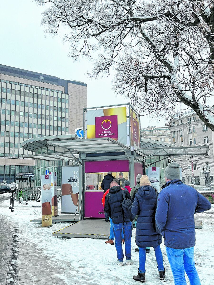 Der Münzshop auf Rädern macht am Mittwoch in Bregenz Station. Fa