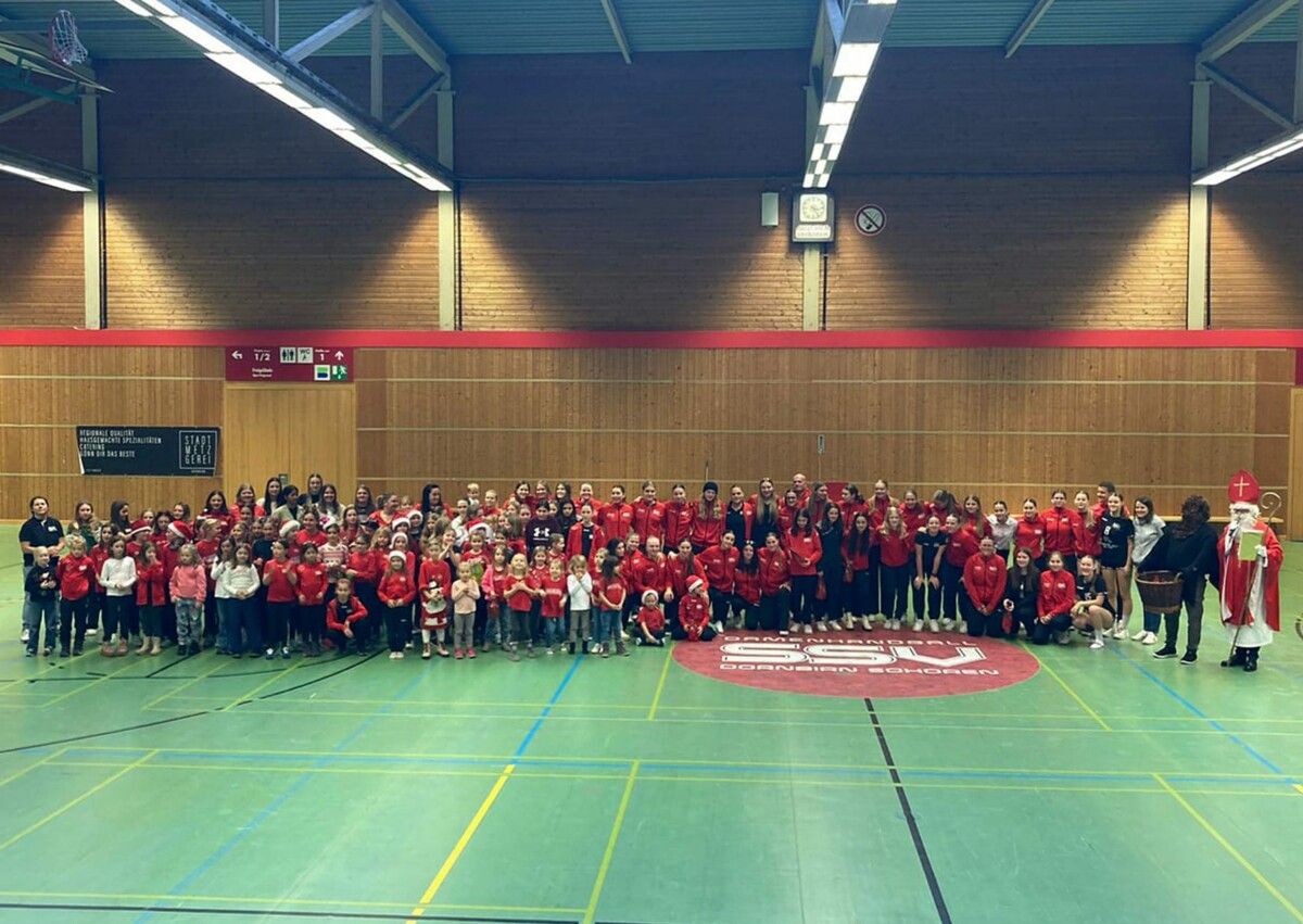 Der Nikolaus besuchte am Wochenende auch die große SSV-Familie.Michael Mäser (2)/SSV