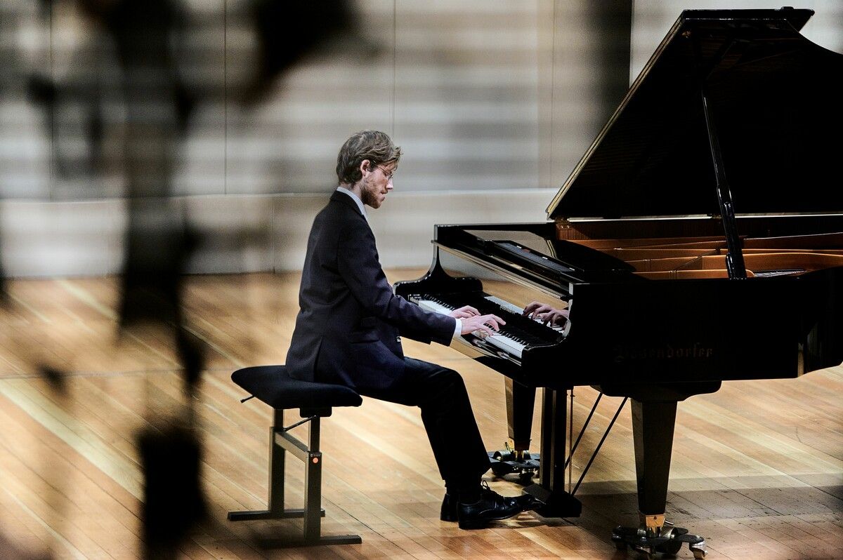 Der ukrainische Pianist Mykola Myroshnychenko gewann 2022 den Stella Musikpreis, der erstmals vergeben wurde.Viktor Marin