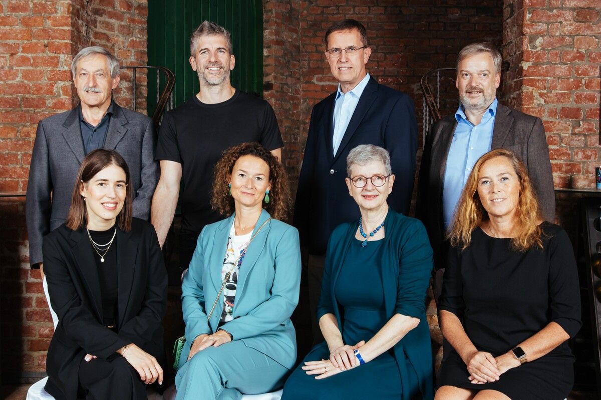 Der Vorstand und Beiräte: Magdalena Berchtold, Christiane Schwaiger, Ulrike Willam-Kinz, Eva Maikisch, Florian Partl, Christian Aberer, Manfred Baumgartner und Andreas Köb (v. l.). 