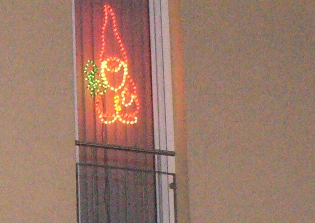 Die Adventfenster laden zu einem Advent-spaziergang durch die Gemeinde. Mima