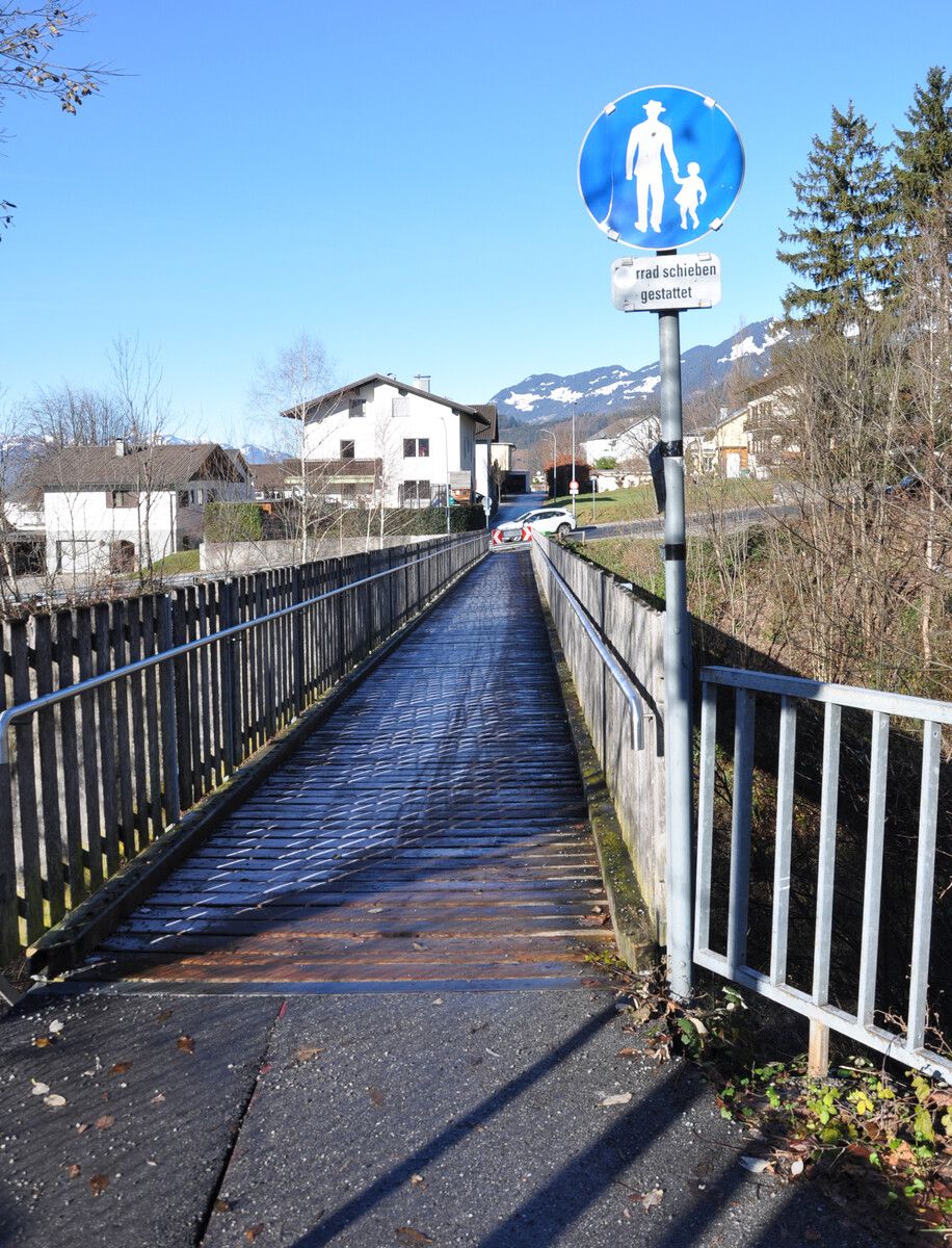 Die alte Rad- und Fußbrücke Galgentobel in Bludenz wird durch einen Neubau ersetzt. STB