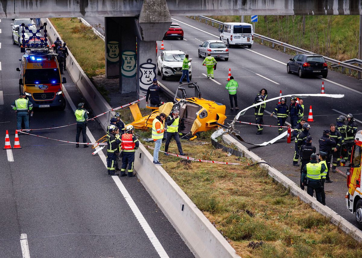 Die beiden Insassen kamen mit leichten Verletzungen davon. Reuters
