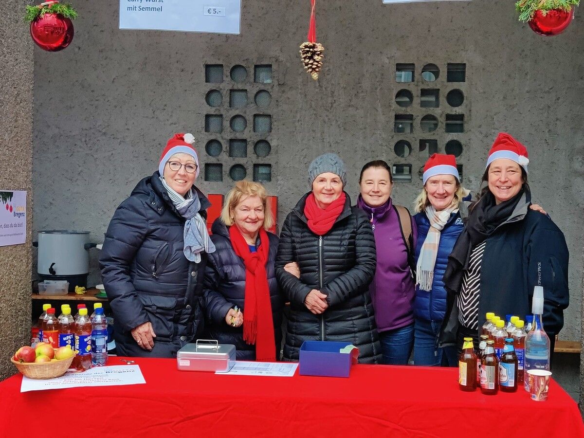 Die Damen der GUTA Bregenz trugen zur festlichen Stimmung beim Vorklöschtner Adventmärktle bei. Guta