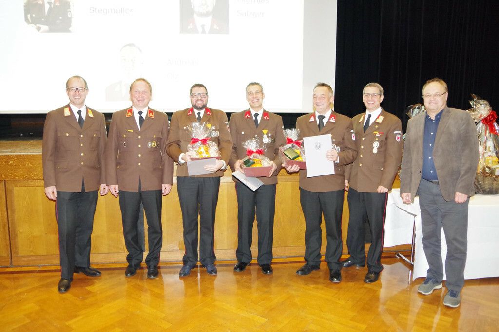 Die Ehrung langjähriger Wehrkameraden bildete den Höhepunkt des Kameradschaftsabends der Feuerwehr Lauterach.OF Lauterach