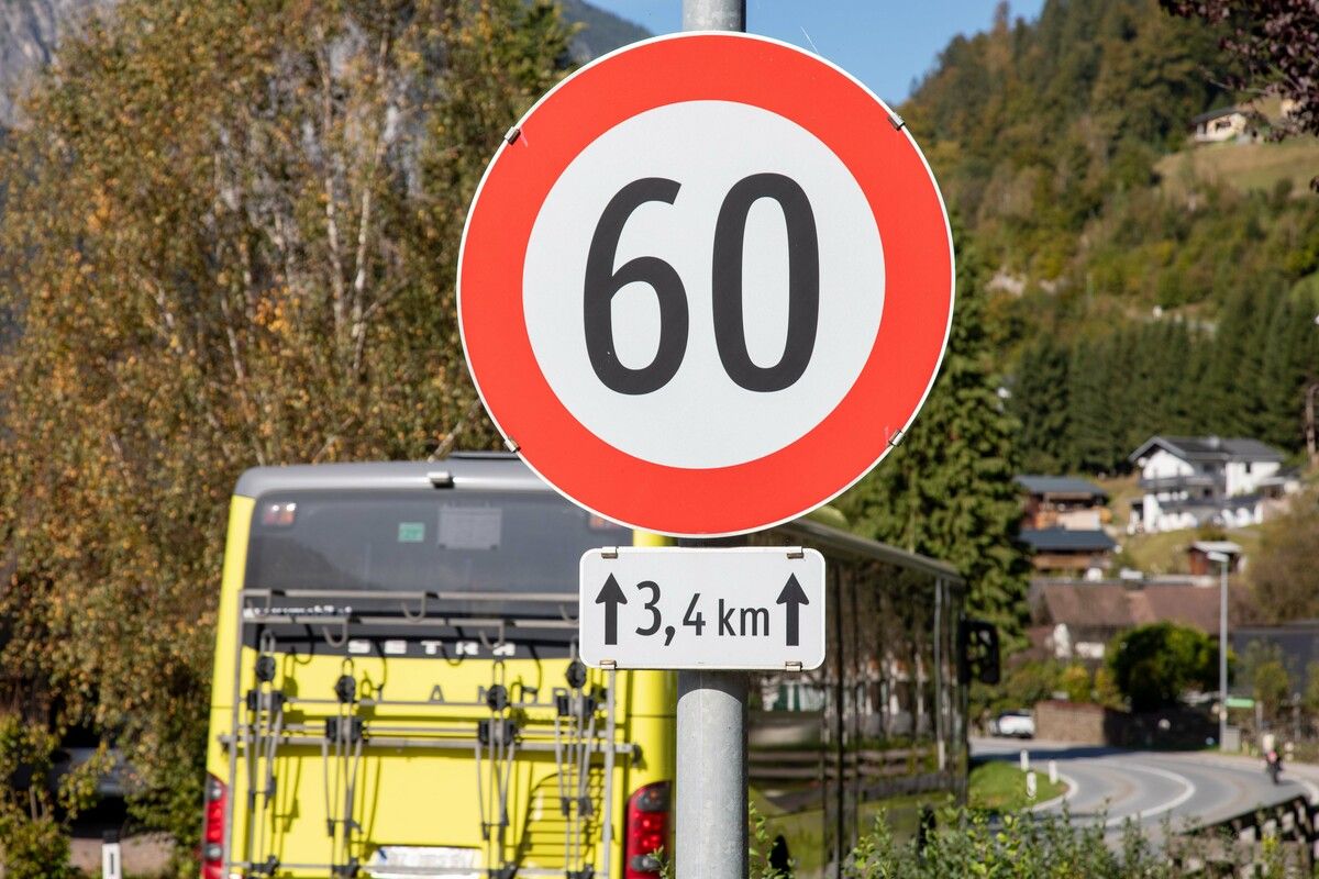 Die Geschwindigkeit auf der L188 soll von St. Anton bis Schruns einheitlich auf Tempo 50 reduziert werden. Jetzt sind noch 60 km/h erlaubt. meznar-media
