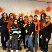 Frauen-Kreativwerkstatt taucht Hohenems in oranges Licht