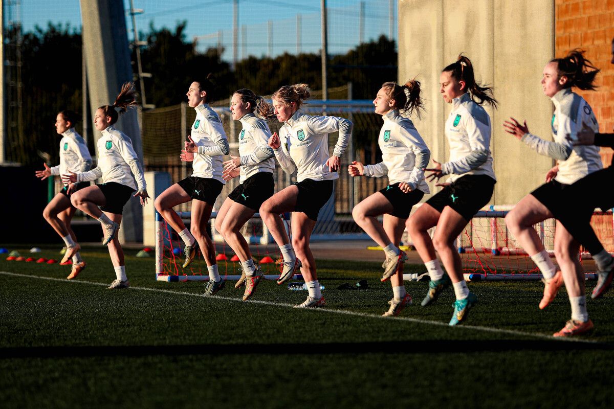 Die letzten Vorbereitungen der U-20-Mädchen vor dem entscheidenden Play-off-Spiel gegen Island.Karacam
