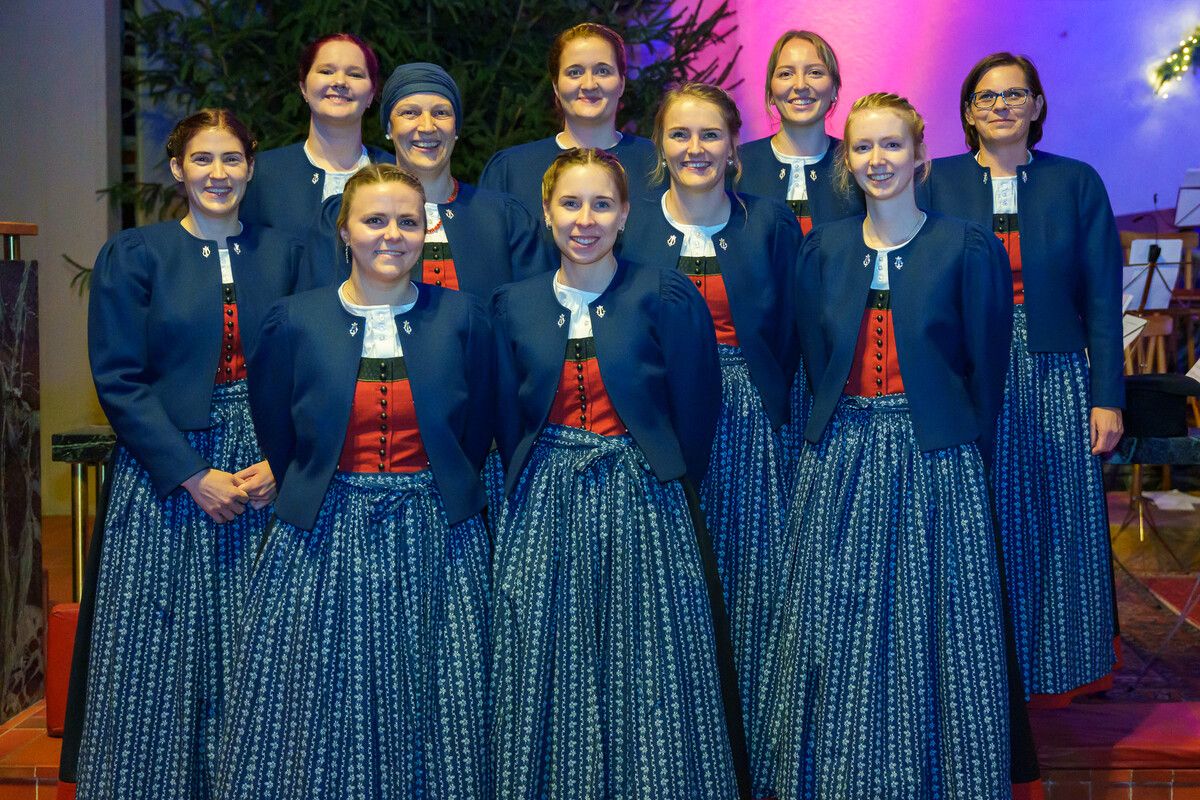 Die Musikantinnen der Harmoniemusik Vandans in ihrer schönen Tracht.