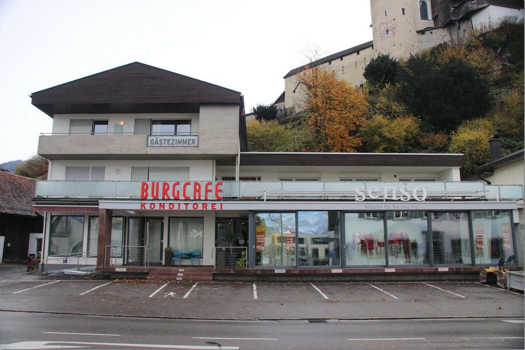 Die Rankweiler Filiale der Raiba Montfort übersiedelt ins Burgcafé. VN/TK